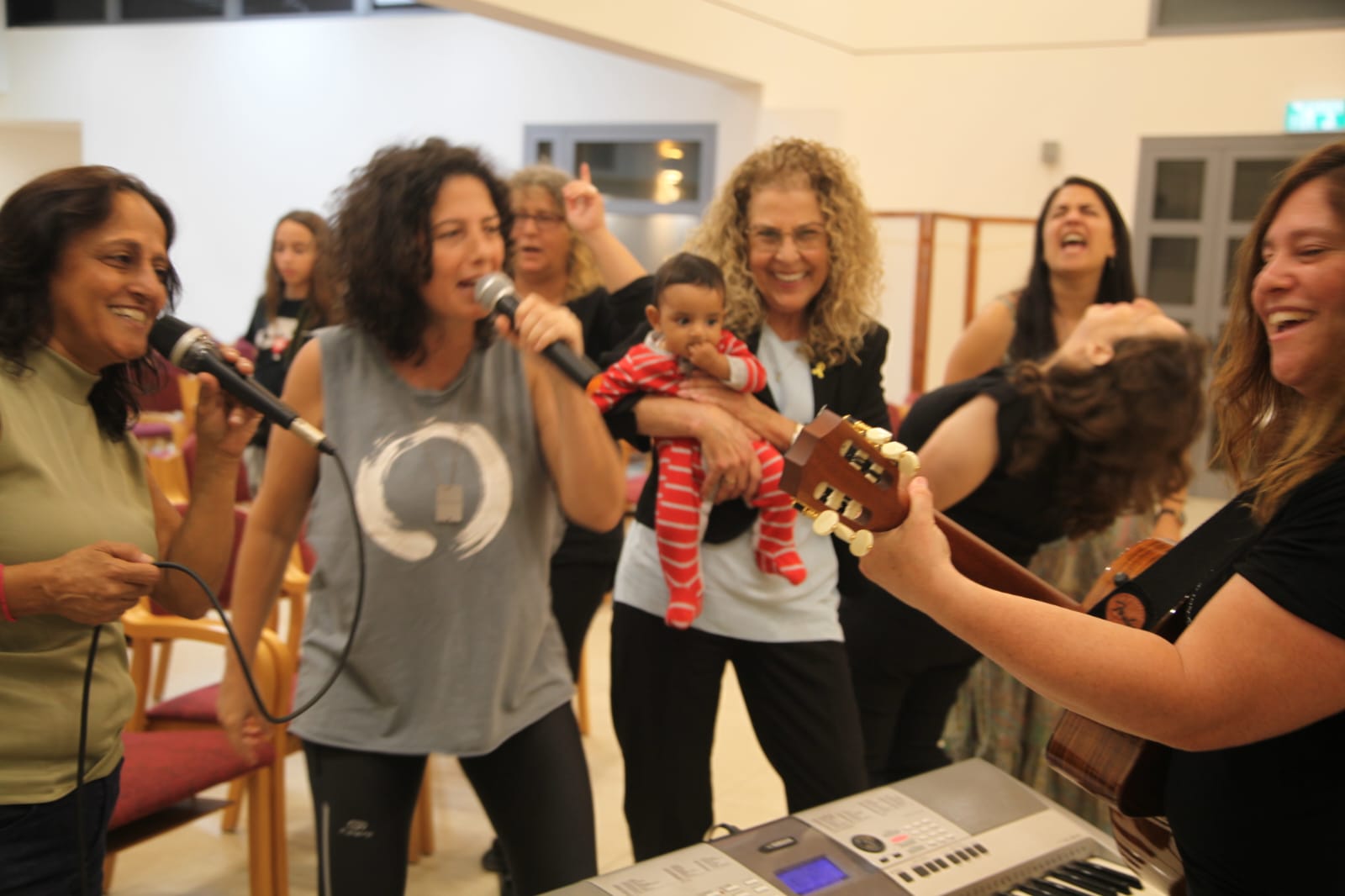 השלושרות – שירה בחברה עם הקהל